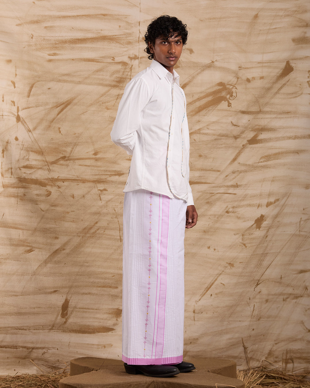 Veshti Embroidered - Pink